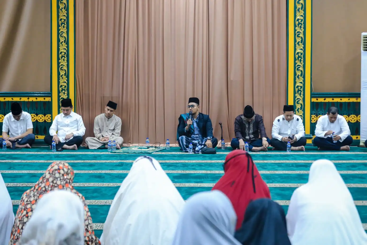Shalat Tarawih Bersama Wali Kota Medan