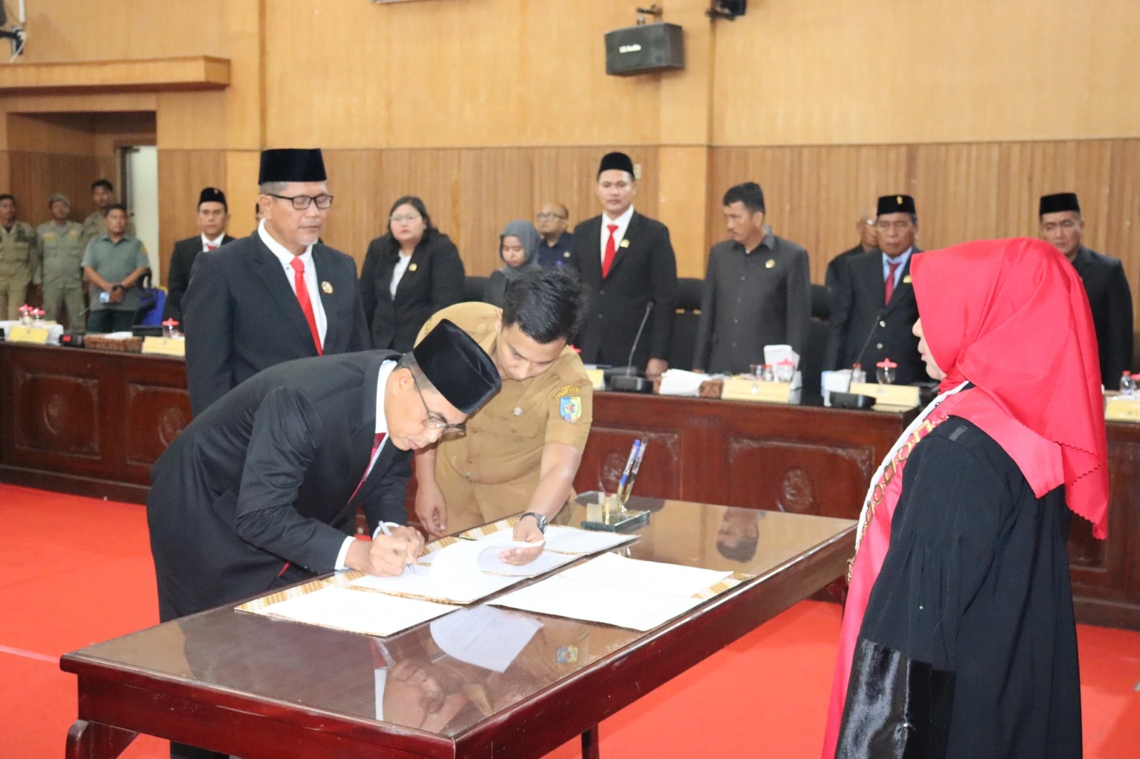 Rapat Paripurna DPRD Batu Bara: Pengangkatan Pimpinan dan Penetapan Kepala Daerah Terpilih