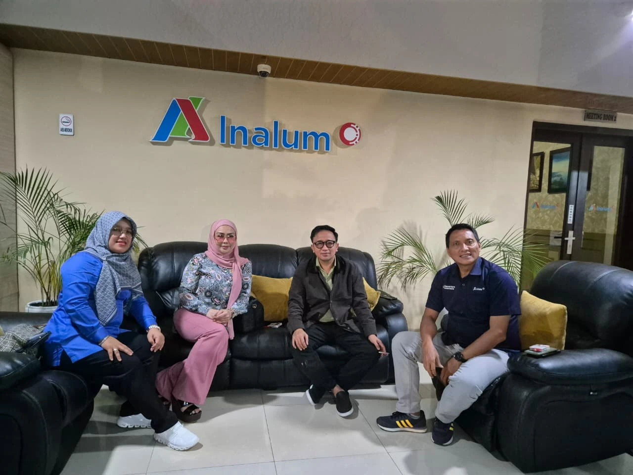 INALUM Bersama Komisi XII DPR RI dan BUMN Salurkan Bantuan untuk Korban Banjir Bandang dan Tanah Longsor di Sumatera Utara